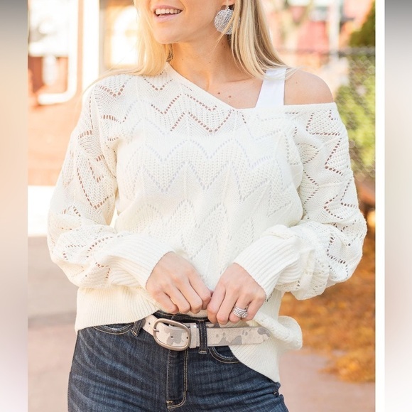 Andree by Unit Francine Boho Open Knit Slouchy Crocheted Sweater - Picture 4 of 14